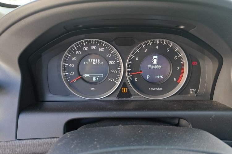 Used Volvo XC60 2013 T6 AWD Comfort Edition Odometer Close Up