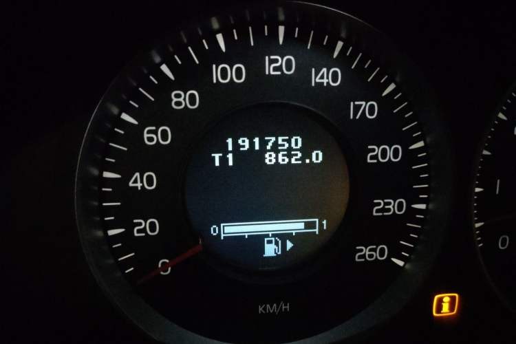 Used Volvo XC60 2013 T6 AWD Comfort Edition Odometer Close Up