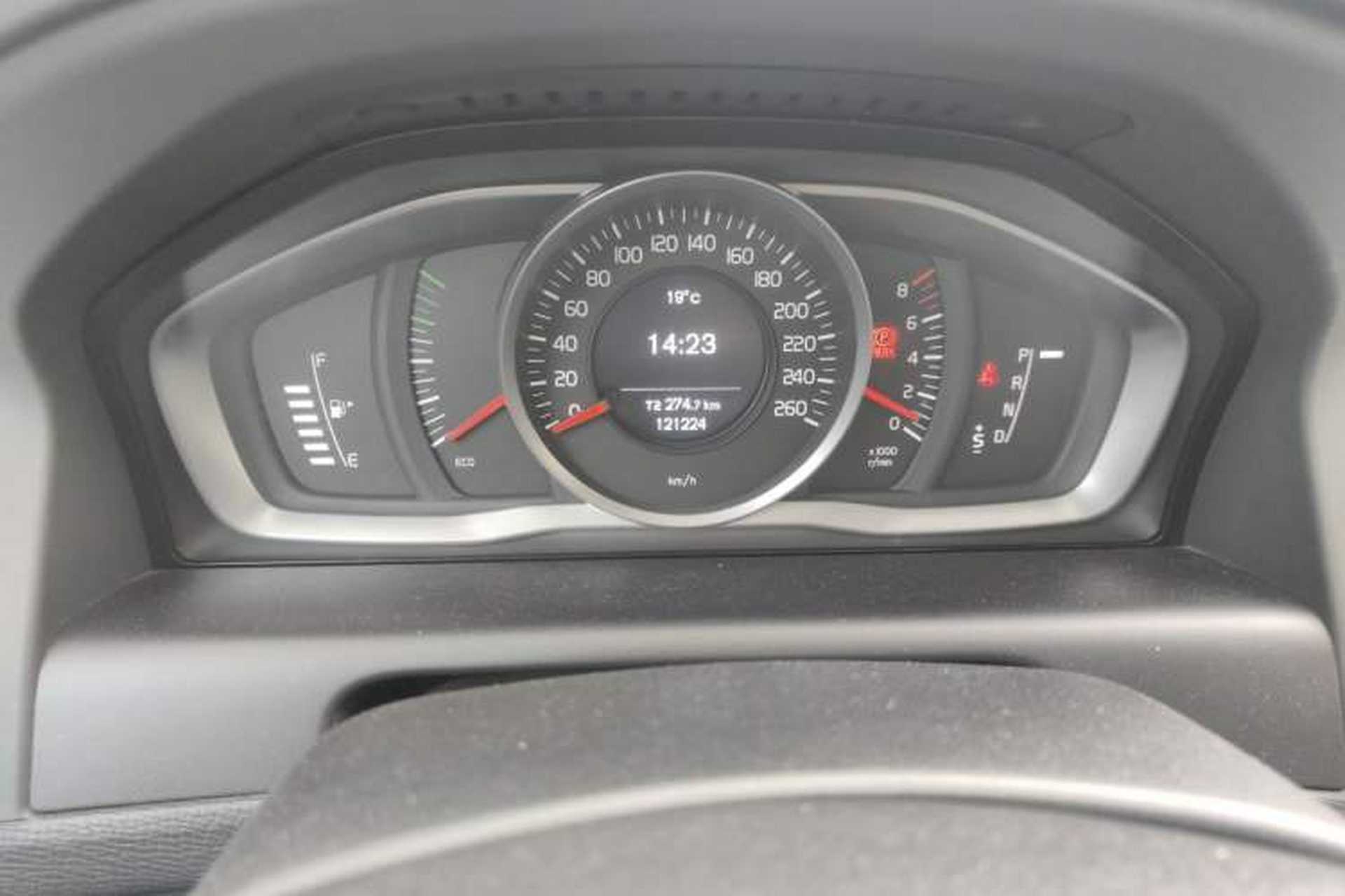Used Volvo XC60 2013 T5 Comfort Edition Odometer Close Up