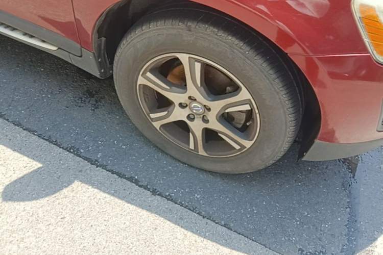 Used Volvo XC60 2013 T5 Comfort Edition Right Front Wheel Hub