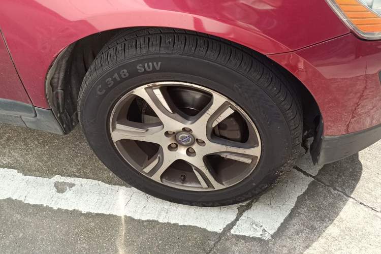 Used Volvo XC60 2013 T5 Comfort Edition Right Front Wheel Hub