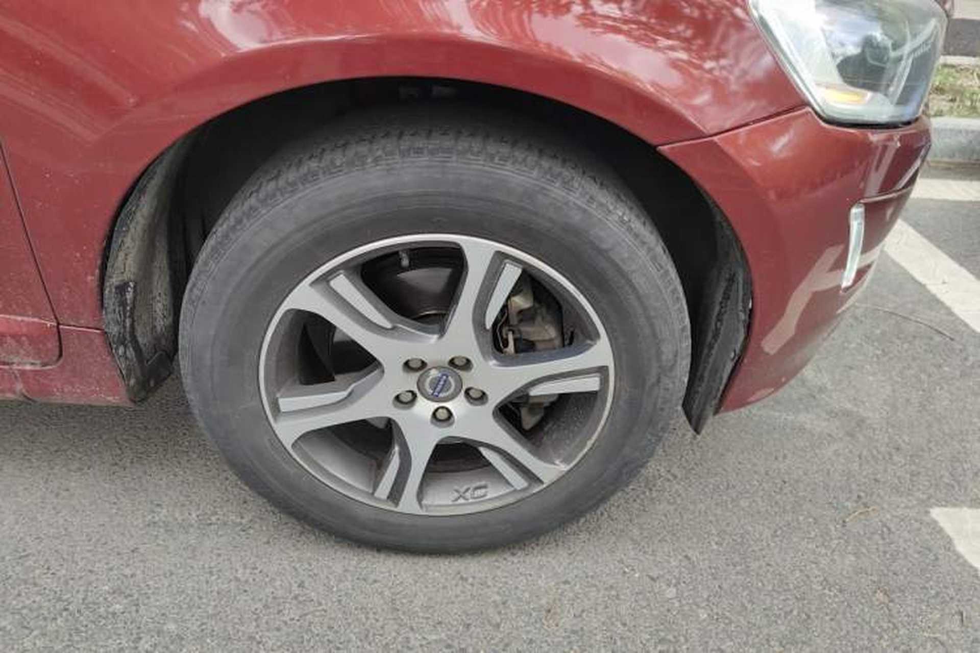 Used Volvo XC60 2013 T5 Comfort Edition Right Front Wheel Hub
