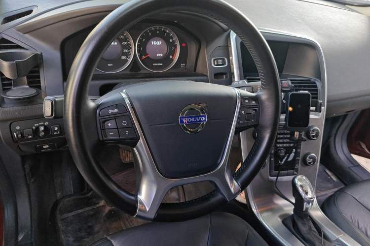 Used Volvo XC60 2013 T6 AWD Comfort Edition Steering Wheel