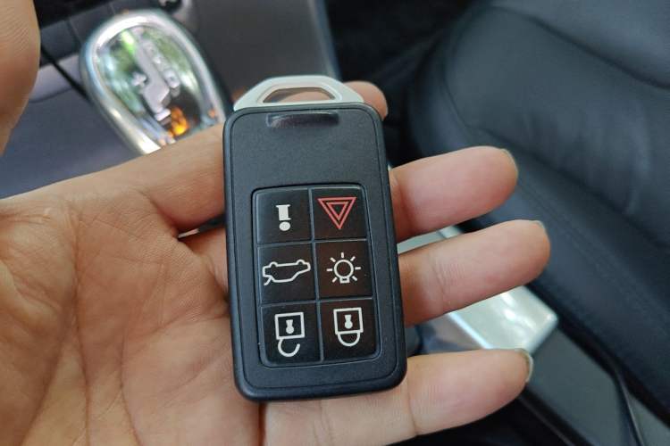 Used Volvo XC60 2013 T6 AWD Comfort Edition Vehicle Key