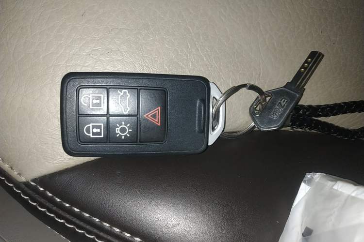 Used Volvo XC60 2013 T5 Comfort Edition Vehicle Key