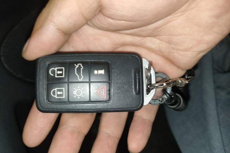 Used Volvo XC60 2013 T6 AWD Comfort Edition Vehicle Key