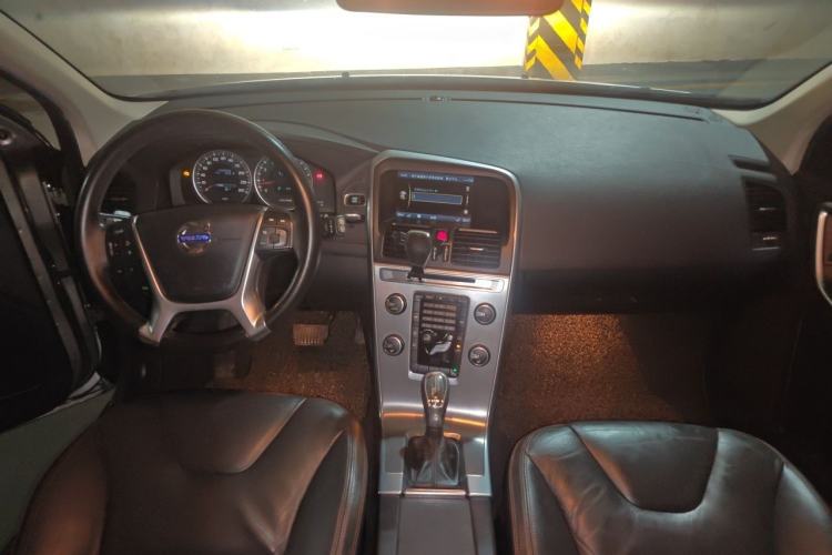 Used Volvo XC60 2013 T5 Comfort Edition Center Console