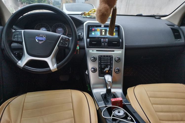 Used Volvo XC60 2013 T5 Comfort Edition Center Console