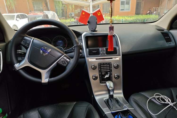 Used Volvo XC60 2013 T5 Comfort Edition Center Console