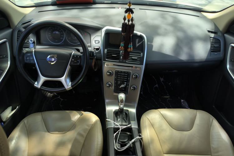 Used Volvo XC60 2013 T5 Comfort Edition Center Console