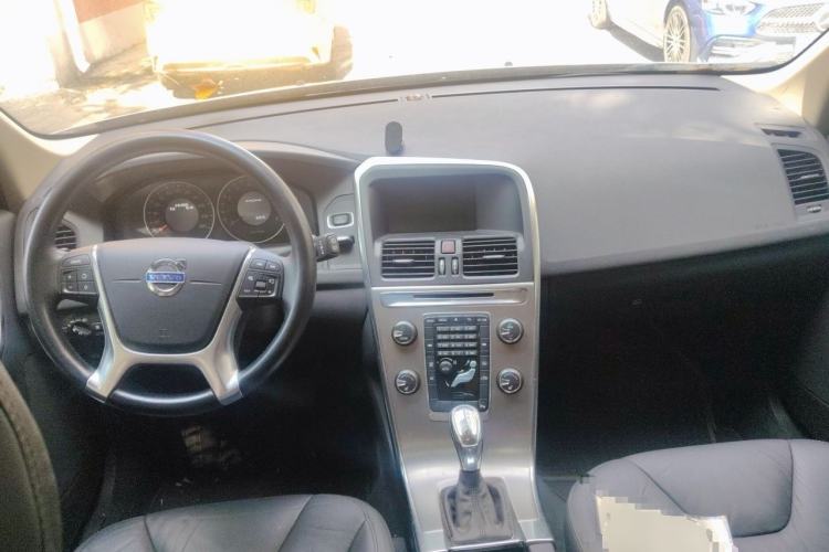 Used Volvo XC60 2013 T5 Comfort Edition Center Console