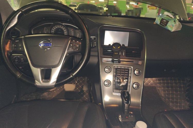 Used Volvo XC60 2013 T5 Zhiya Edition Center Console