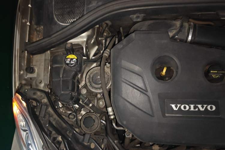 Used Volvo XC60 2013 T5 Zhiya Edition Engine Bay Right