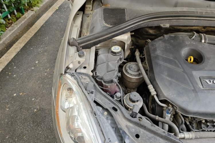 Used Volvo XC60 2013 T5 Comfort Edition Engine Bay Right