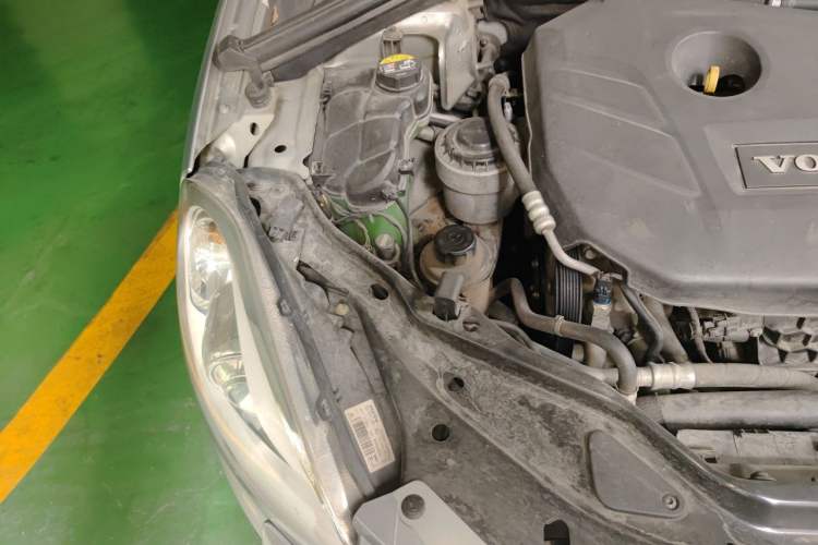 Used Volvo XC60 2013 T5 Zhiya Edition Engine Bay Right