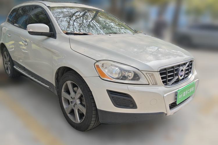 Used Volvo XC60 2013 T6 AWD Comfort Edition Front Right 45 Deg