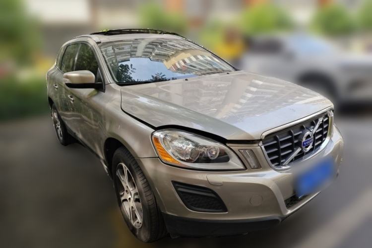 Used Volvo XC60 2013 T5 Comfort Edition Front Right 45 Deg