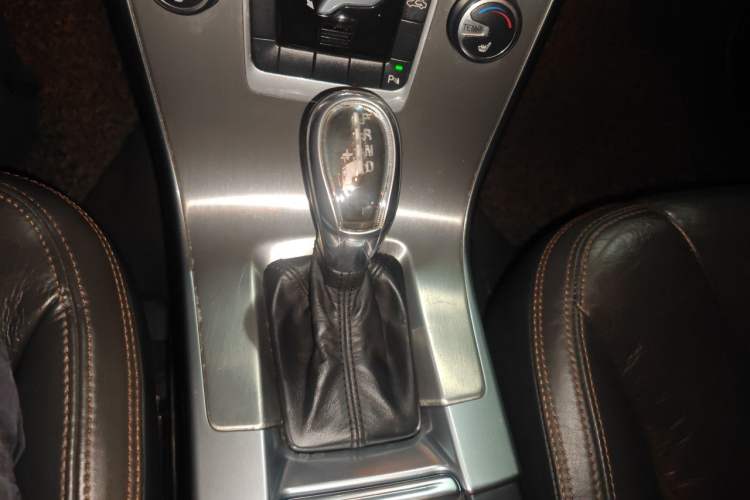 Used Volvo XC60 2013 T5 Comfort Edition Gear Lever