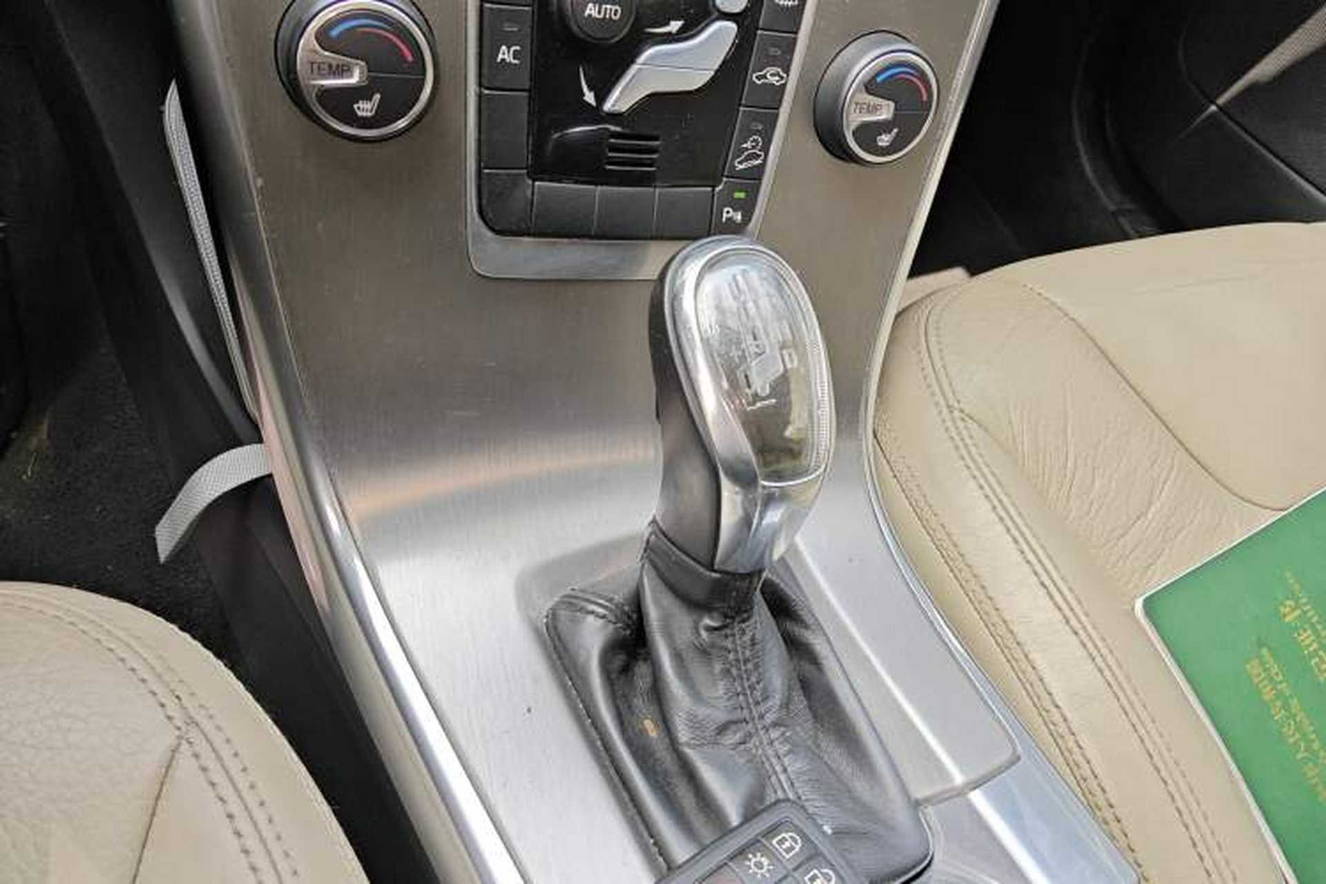 Used Volvo XC60 2013 T6 AWD Comfort Edition Gear Lever