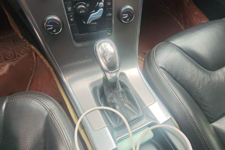 Used Volvo XC60 2013 T5 Comfort Edition Gear Lever