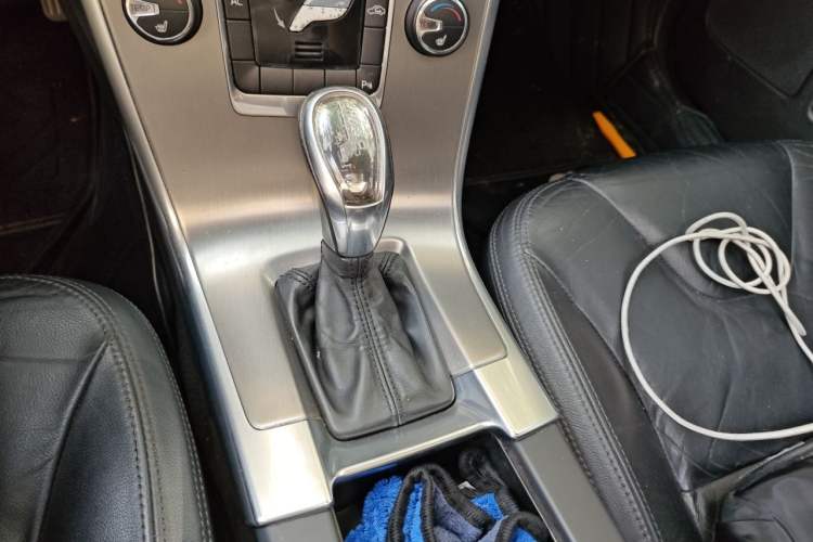 Used Volvo XC60 2013 T5 Comfort Edition Gear Lever