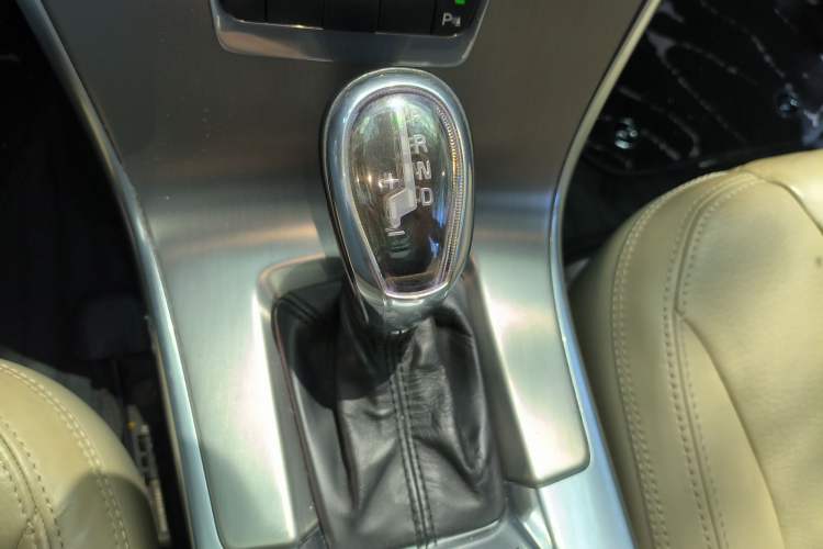 Used Volvo XC60 2013 T5 Comfort Edition Gear Lever