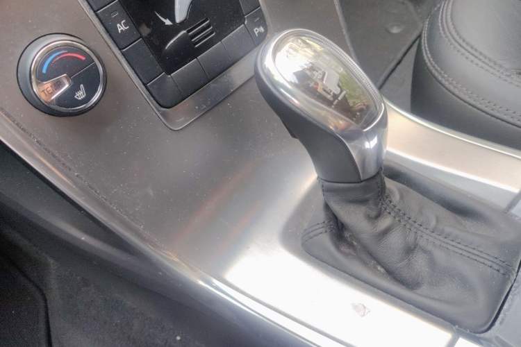Used Volvo XC60 2013 T5 Comfort Edition Gear Lever