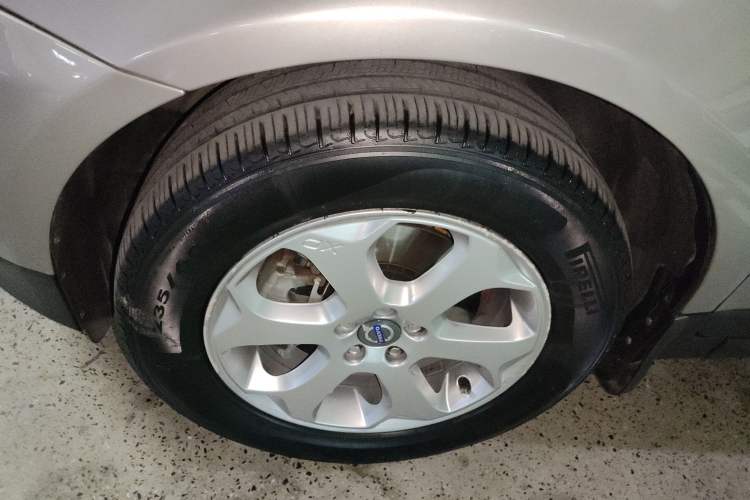 Used Volvo XC60 2013 T5 Zhiya Edition Left Front Wheel Hub