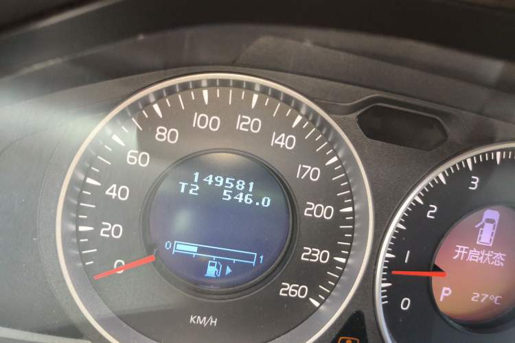 Used Volvo XC60 2013 T5 Comfort Edition Odometer Close Up