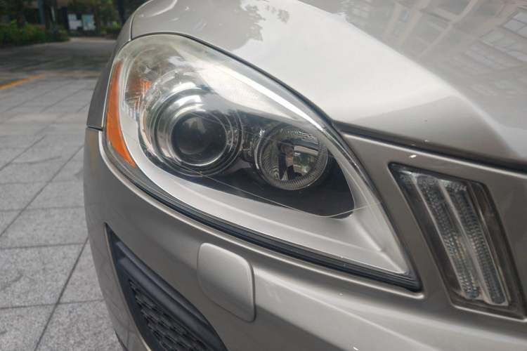 Used Volvo XC60 2013 T5 Comfort Edition Right Front Headlight