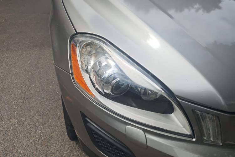 Used Volvo XC60 2013 T5 Comfort Edition Right Front Headlight