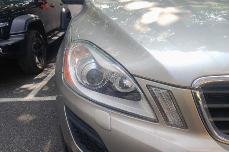 Used Volvo XC60 2013 T5 Comfort Edition Right Front Headlight