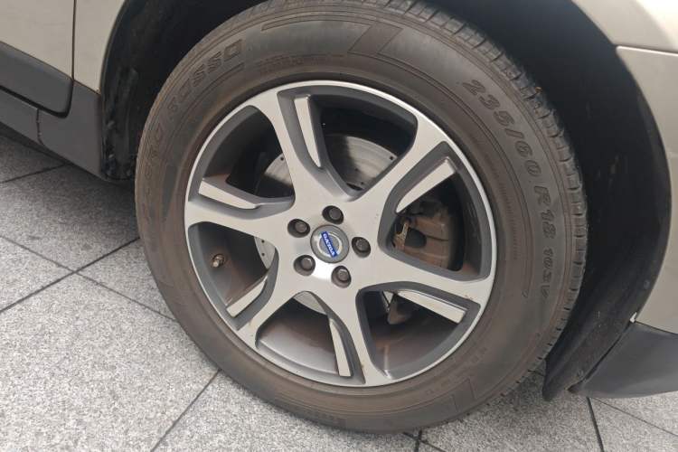 Used Volvo XC60 2013 T5 Comfort Edition Right Front Wheel Hub