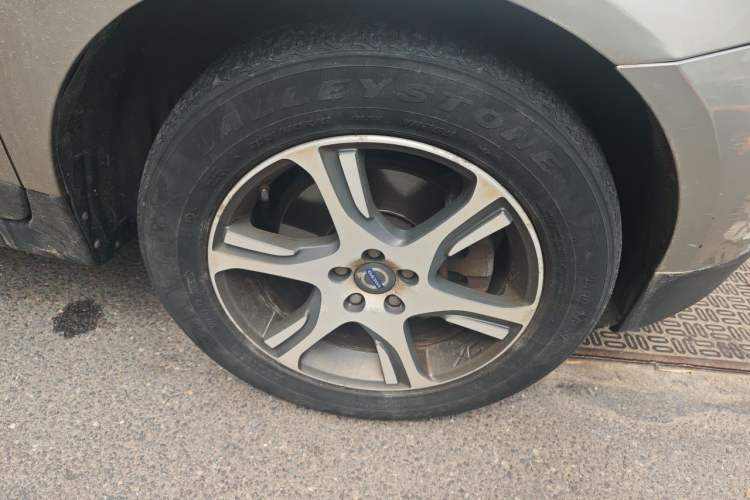 Used Volvo XC60 2013 T5 Comfort Edition Right Front Wheel Hub