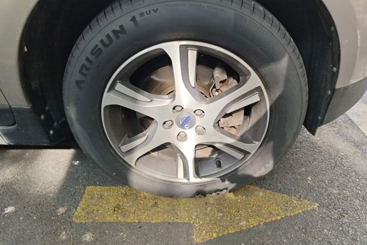 Used Volvo XC60 2013 T5 Comfort Edition Right Front Wheel Hub