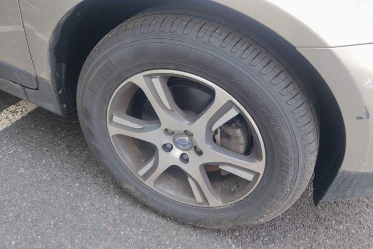 Used Volvo XC60 2013 T5 Comfort Edition Right Front Wheel Hub