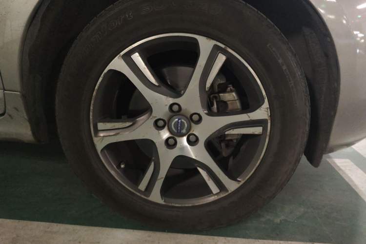 Used Volvo XC60 2013 T5 Zhiya Edition Right Front Wheel Hub