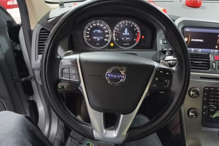Used Volvo XC60 2013 T6 AWD Comfort Edition Steering Wheel
