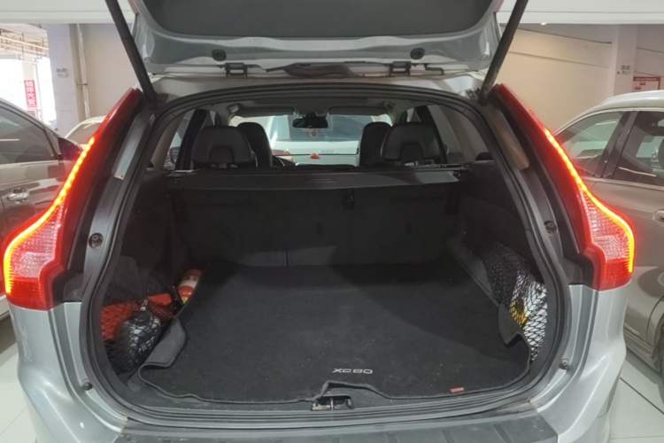 Used Volvo XC60 2013 T6 AWD Comfort Edition Trunk