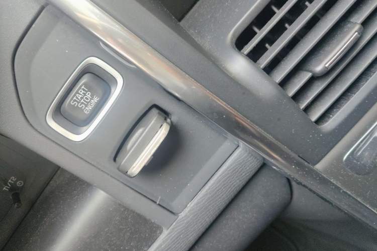 Used Volvo XC60 2013 T5 Comfort Edition Vehicle Key