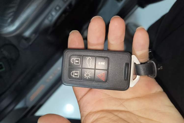 Used Volvo XC60 2013 T6 AWD Comfort Edition Vehicle Key