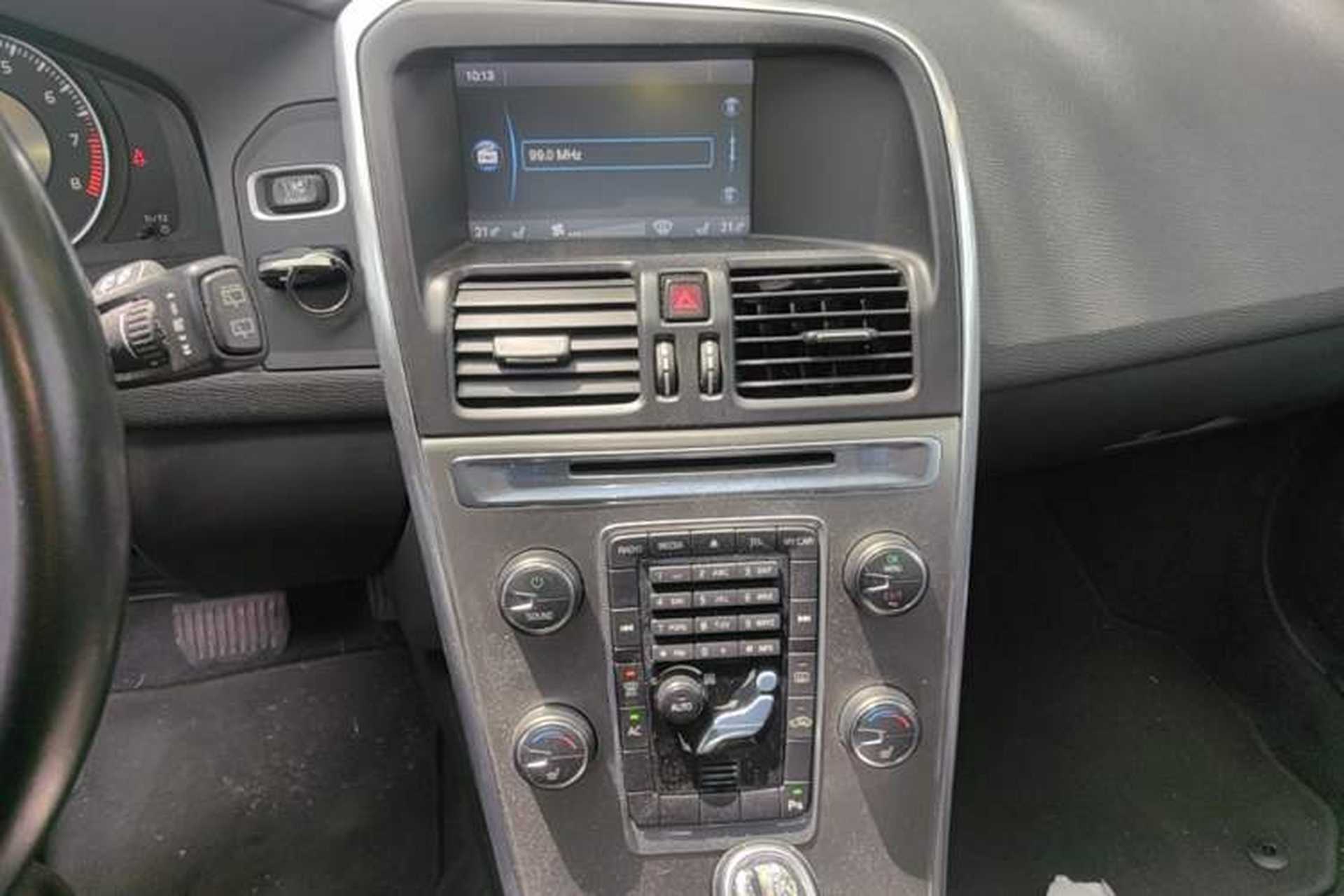 Used Volvo XC60 2013 T5 Comfort Edition Audio And AC Panel