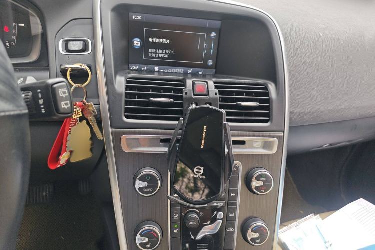 Used Volvo XC60 2013 T5 Comfort Edition Audio And AC Panel