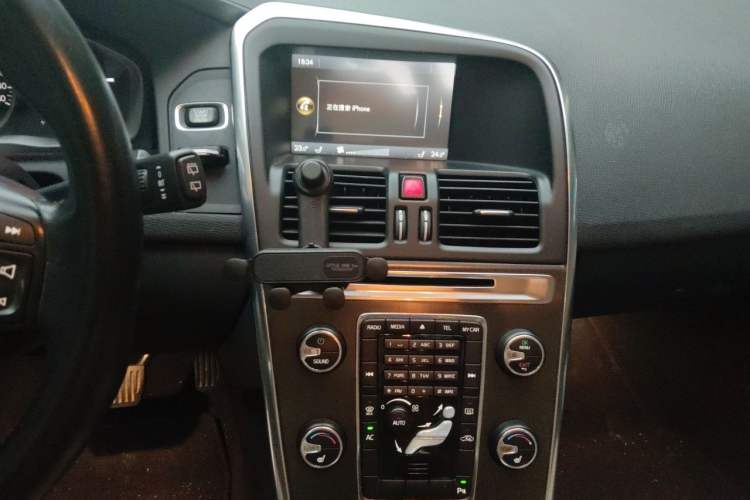 Used Volvo XC60  Audio And AC Panel