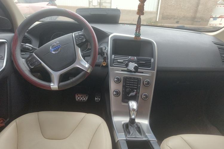 Used Volvo XC60 2013 T5 Comfort Edition Center Console