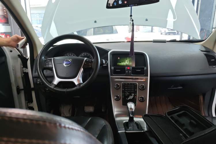 Used Volvo XC60 2013 T5 Comfort Edition Center Console