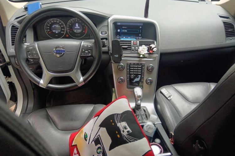 Used Volvo XC60 2013 T6 AWD Comfort Edition Center Console