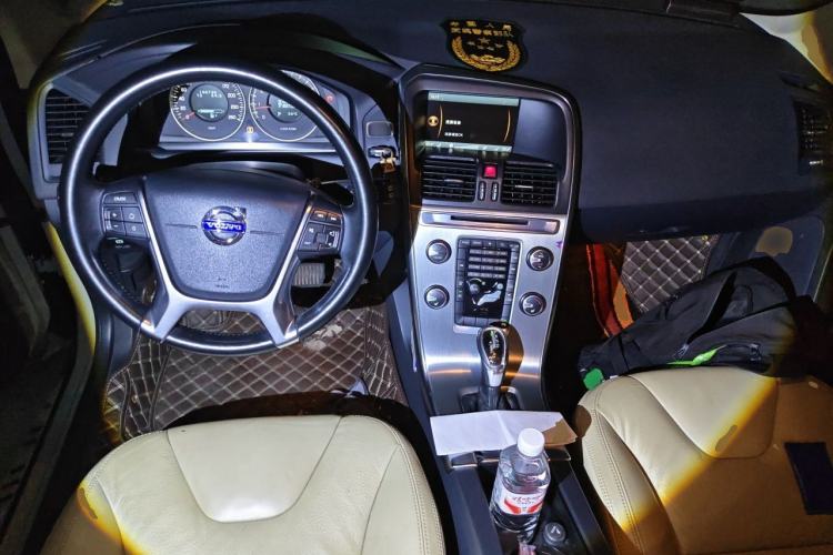 Used Volvo XC60 2013 T5 Comfort Edition Center Console