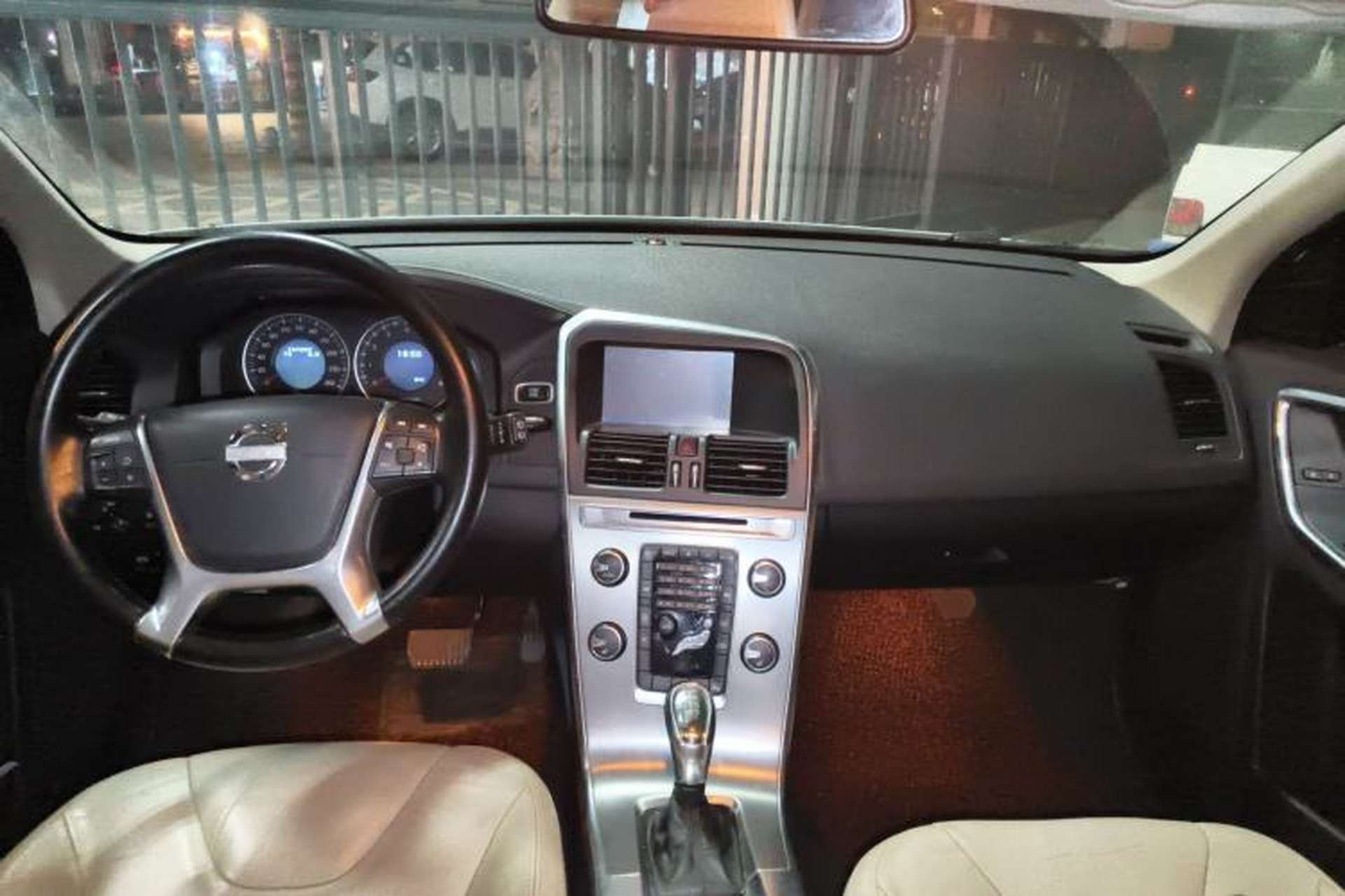 Used Volvo XC60 2013 T5 Comfort Edition Center Console