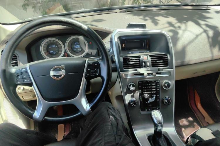 Used Volvo XC60 2013 T5 Zhiya Edition Center Console